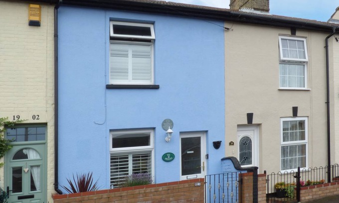 Lowestoft Cottage | Cabin ∙ 2 bedrooms ∙ 4 guests