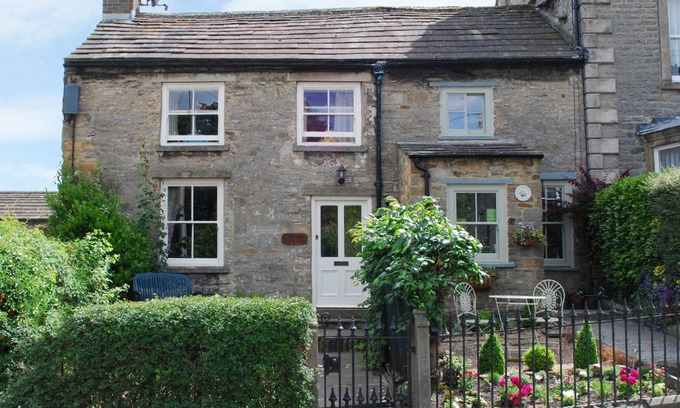 Middleham Cottage | Cabin ∙ 2 bedrooms ∙ 3 guests