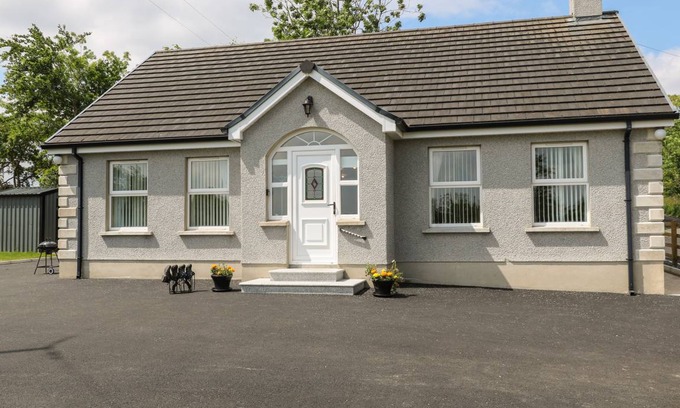 Magherafelt Cottage | Cabin ∙ 2 bedrooms ∙ 5 guests