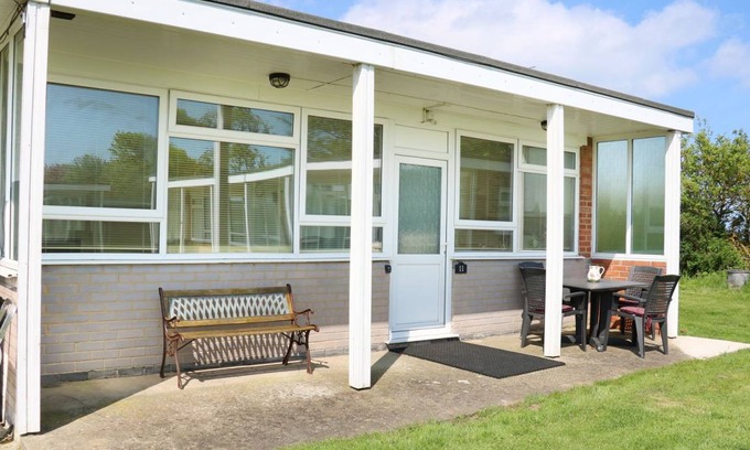Mundesley Cottage | Cabin ∙ 2 bedrooms ∙ 4 guests