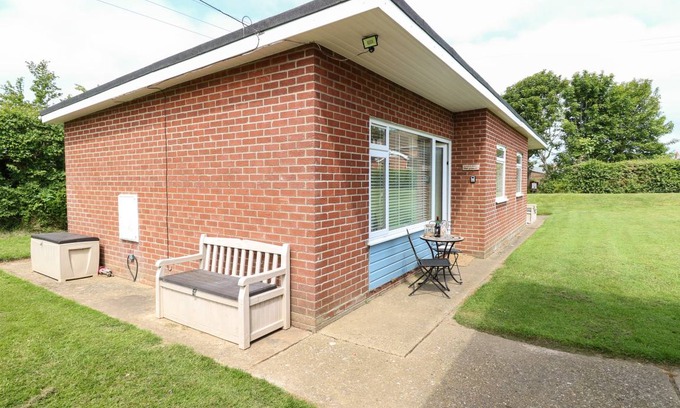 Mundesley Cottage | Cabin ∙ 2 bedrooms ∙ 4 guests