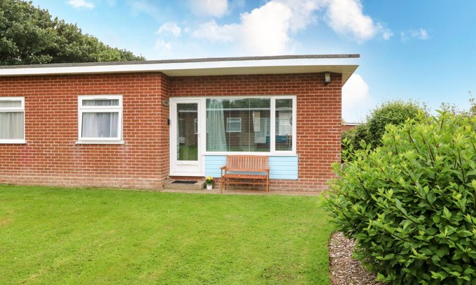 Mundesley Cottage | Cabin ∙ 2 bedrooms ∙ 4 guests