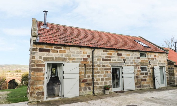 Fylingdales Cottage | Cabin ∙ 2 bedrooms ∙ 4 guests