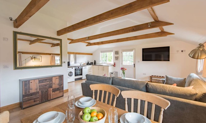 Ewhurst Green Cottage | Cabin ∙ 2 bedrooms ∙ 4 guests