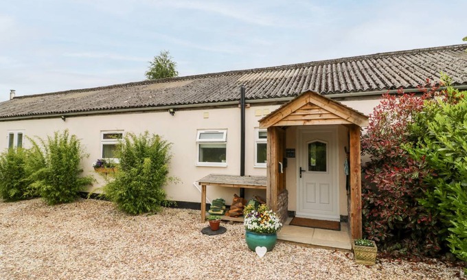South Cave Cottage | Cabin ∙ 2 bedrooms ∙ 4 guests