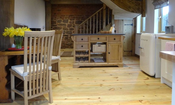 Brampford Speke Cottage | Cabin ∙ 2 bedrooms ∙ 4 guests