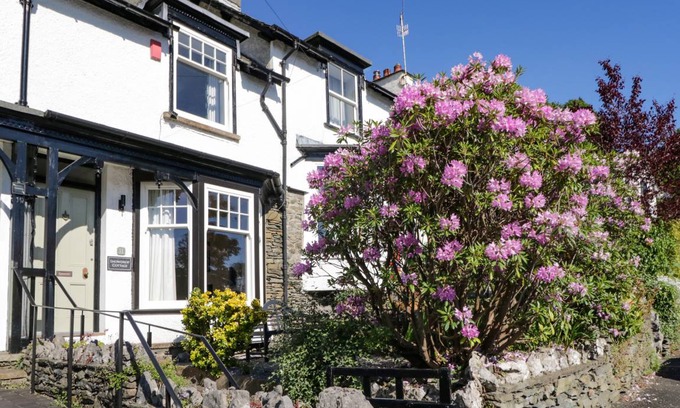 Bowness-on-Windermere Cottage | Cabin ∙ 2 bedrooms ∙ 4 guests