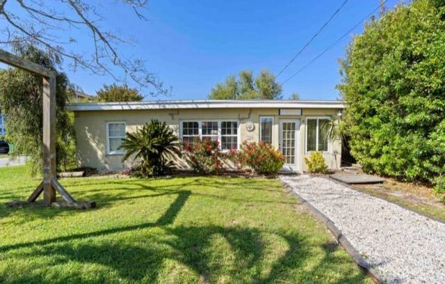 Kure Beach Cottage | Cabin ∙ 2 bedrooms ∙ 5 guests