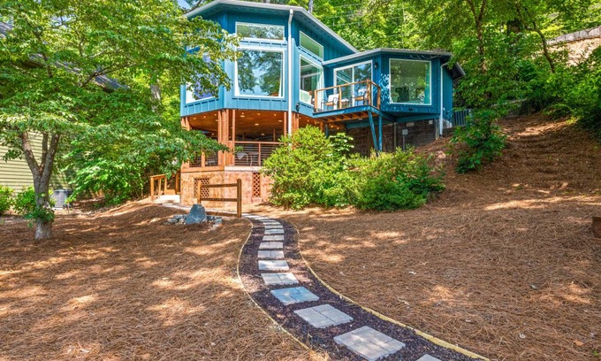 Lake Lure Cottage | Cabin ∙ 2 bedrooms ∙ 6 guests