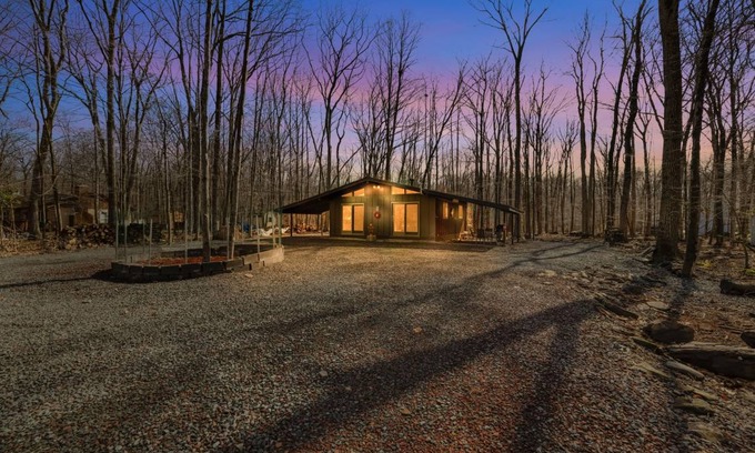 Locust Lake Village Cabin | Cabin ∙ 2 bedrooms ∙ 4 guests