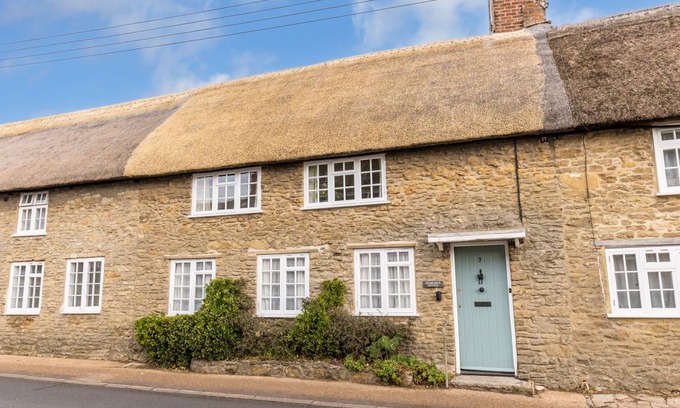 Burton Bradstock Cottage | Cabin ∙ 3 bedrooms ∙ 7 guests