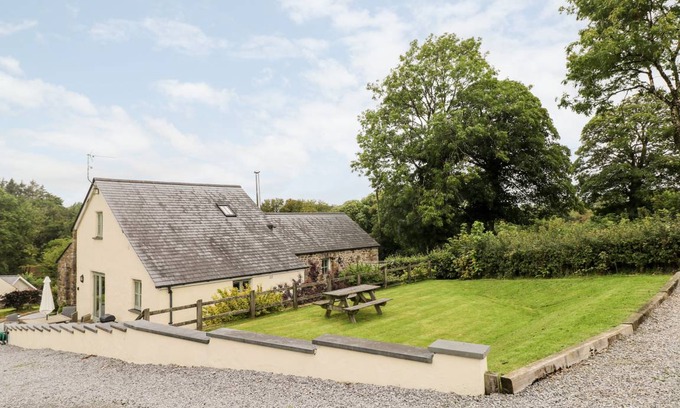 Narberth Cottage | Cabin ∙ 3 bedrooms ∙ 6 guests