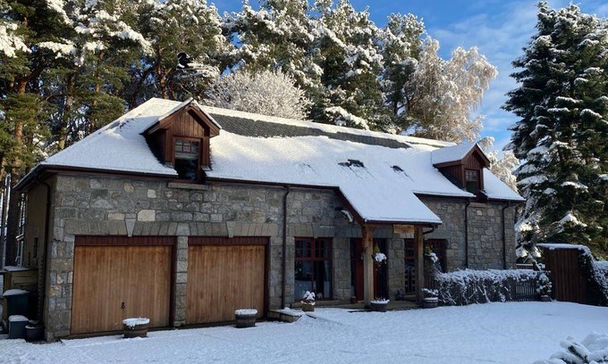Boat of Garten Cottage | Cabin ∙ 3 bedrooms ∙ 8 guests