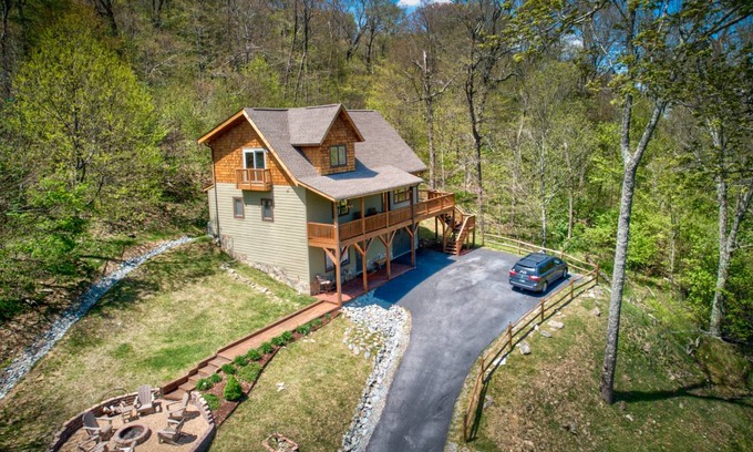 Sugar Mountain Cabin | Cabin ∙ 3 bedrooms ∙ 10 guests