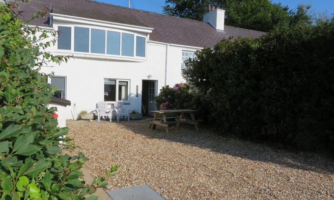 Pentraeth Cottage | Cabin ∙ 3 bedrooms ∙ 6 guests