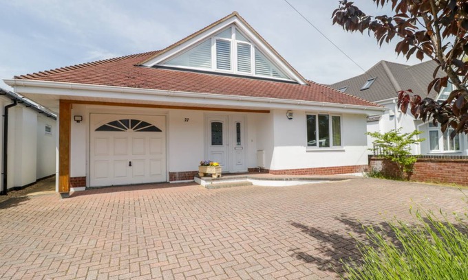 Christchurch Cottage | Cabin ∙ 3 bedrooms ∙ 6 guests