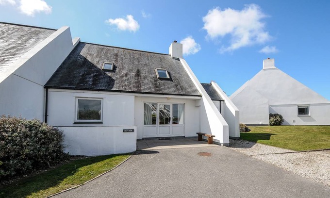 Trebetherick Cottage | Cabin ∙ 3 bedrooms ∙ 6 guests