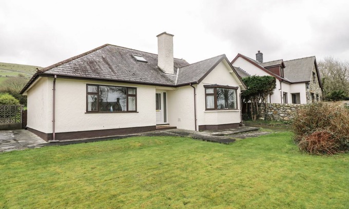 Llwyngwril Cottage | Cabin ∙ 3 bedrooms ∙ 6 guests