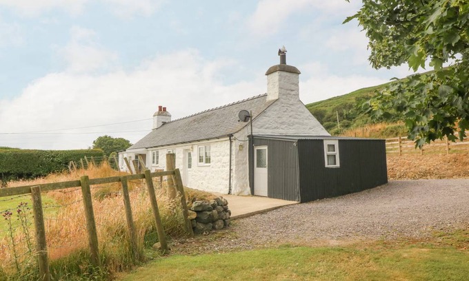 Garn Fadryn Cottage | Cabin ∙ 3 bedrooms ∙ 5 guests