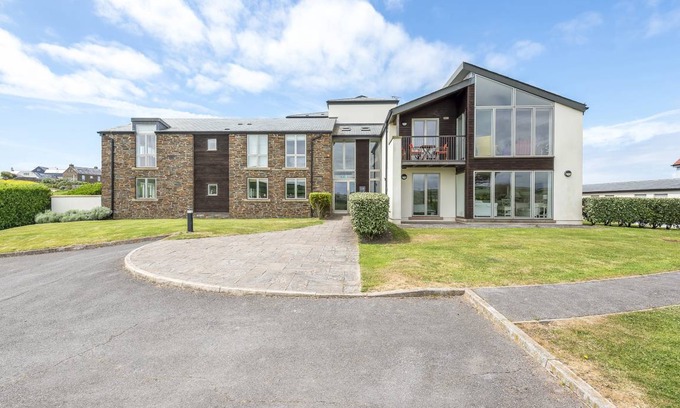 Burgh Island Cottage | Cabin ∙ 3 bedrooms ∙ 6 guests