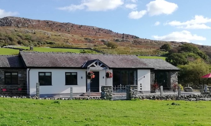 Snowdonia National Park Area Cottage | Cabin ∙ 3 bedrooms ∙ 6 guests
