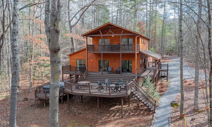 Epworth Cabin | Cabin ∙ 3 bedrooms ∙ 10 guests