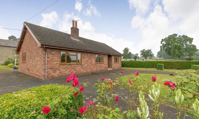 Leominster Cottage | Cabin ∙ 3 bedrooms ∙ 5 guests