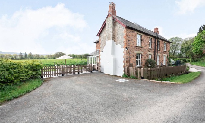 Abercraf Cottage | Cabin ∙ 3 bedrooms ∙ 5 guests