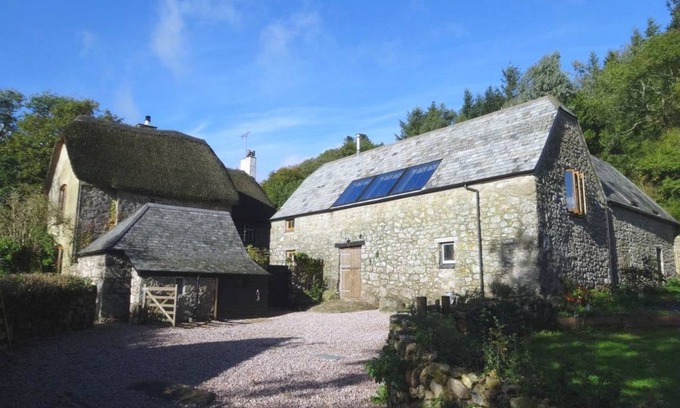 Newton Abbot Cottage | Cabin ∙ 3 bedrooms ∙ 6 guests