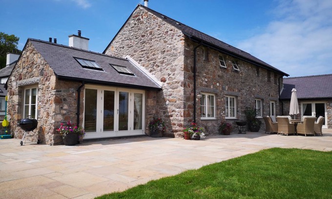 Dulas Cottage | Cabin ∙ 3 bedrooms ∙ 6 guests