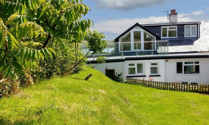 St Brides Cottage | Cabin ∙ 3 bedrooms ∙ 6 guests
