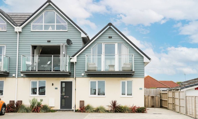 South Hayling Cottage | Cabin ∙ 3 bedrooms ∙ 7 guests