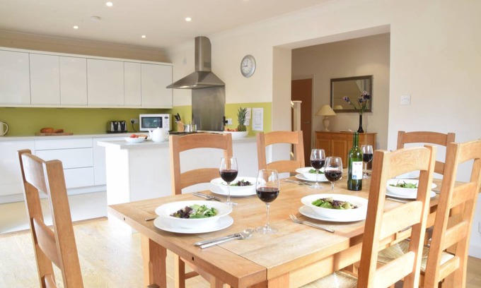 Aldeburgh Cottage | Cabin ∙ 3 bedrooms ∙ 6 guests