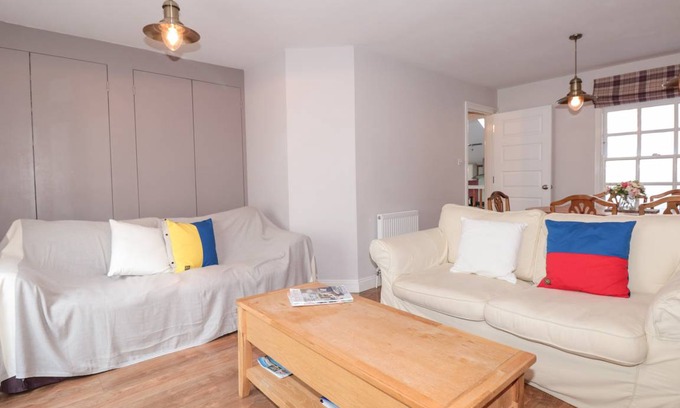 Dartmouth Cottage | Cabin ∙ 3 bedrooms ∙ 6 guests