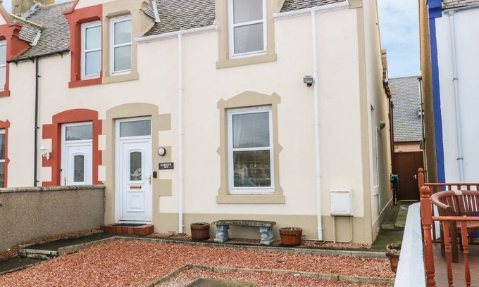 Buckie Cottage | Cabin ∙ 3 bedrooms ∙ 6 guests