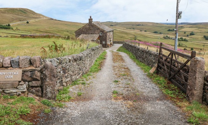 Longnor Cottage | Cabin ∙ 3 bedrooms ∙ 5 guests