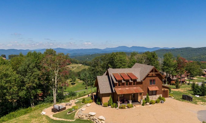 Elk Park Cabin | Cabin ∙ 3 bedrooms ∙ 8 guests