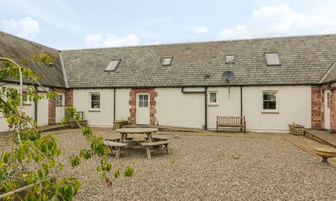 Murthly Cottage | Cabin ∙ 3 bedrooms ∙ 6 guests