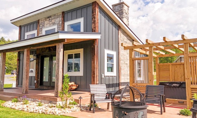 Timberline Cabin | Cabin 3 One Bed Modern Luxury w Hot Tub
