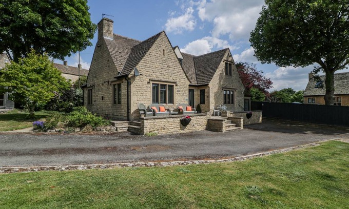 Stow-on-the-Wold Cottage | Cabin ∙ 4 bedrooms ∙ 8 guests