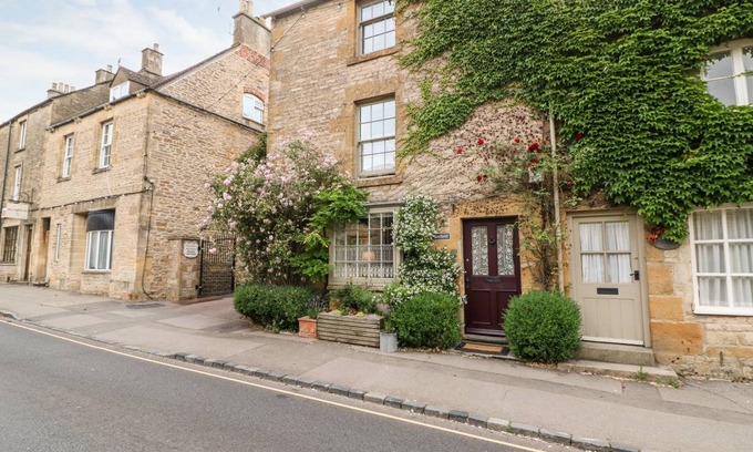 Stow-on-the-Wold Cottage | Cabin ∙ 4 bedrooms ∙ 6 guests
