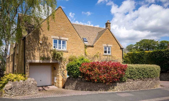 Stow-on-the-Wold Cottage | Cabin ∙ 4 bedrooms ∙ 8 guests