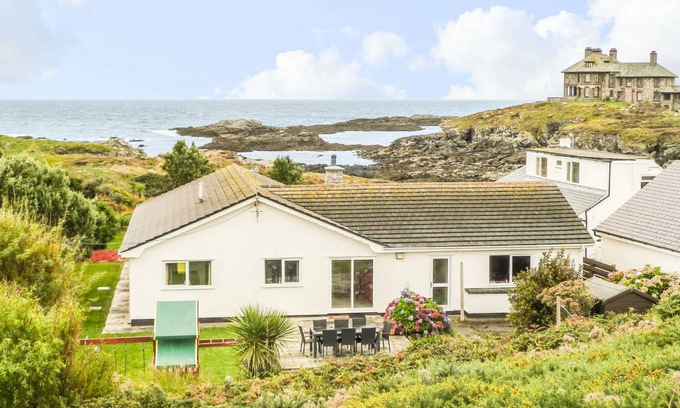 Trearddur Bay Cottage | Cabin ∙ 4 bedrooms ∙ 10 guests