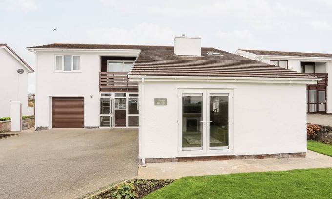 Trearddur Bay Cottage | Cabin ∙ 4 bedrooms ∙ 8 guests