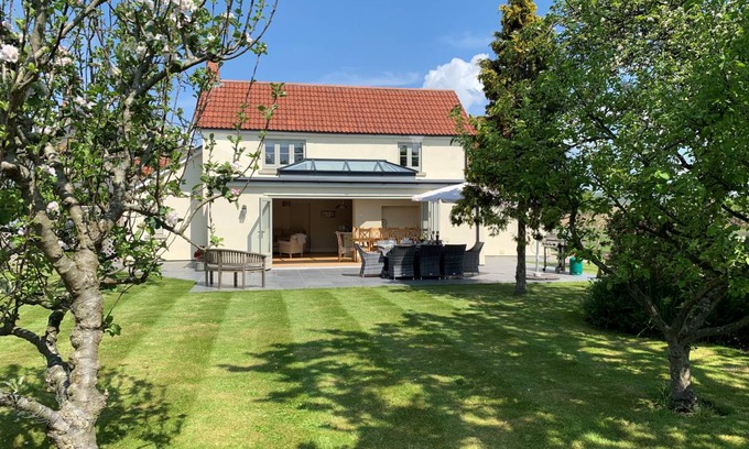 Weston-super-Mare Cottage | Cabin ∙ 4 bedrooms ∙ 10 guests
