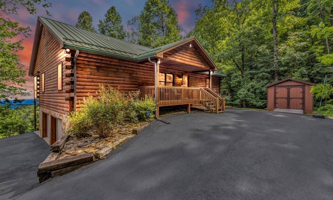 Old Fort Cabin | Cabin ∙ 4 bedrooms ∙ 10 guests