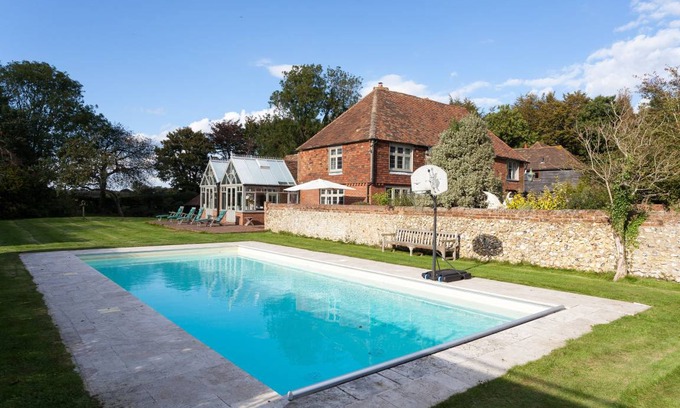 Charing Cottage | Cabin ∙ 4 bedrooms ∙ 10 guests