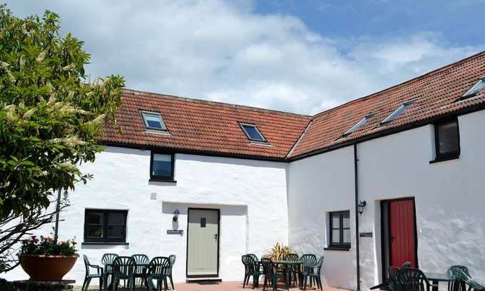 Lydstep Cottage | Cabin ∙ 4 bedrooms ∙ 10 guests