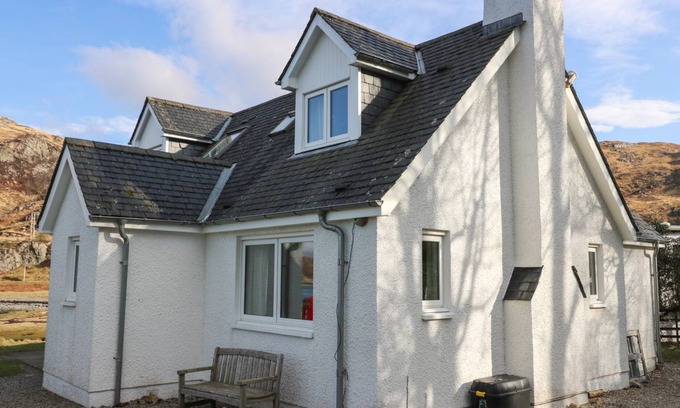 Glenuig Cottage | Cabin ∙ 4 bedrooms ∙ 7 guests