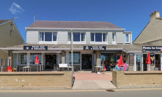 Amroth Cottage | Cabin ∙ 4 bedrooms ∙ 8 guests